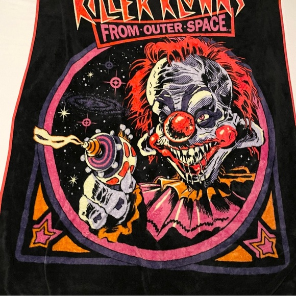 Steven Rhodes Killer Klowns from Outer Space Blanket - Picture 7 of 16